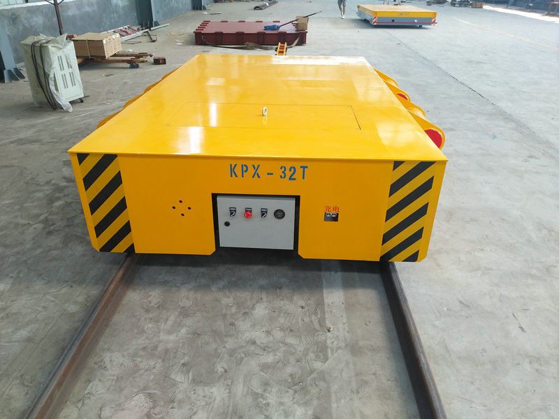 32 ٹن ٹرک ٹریکٹر سے منسلک