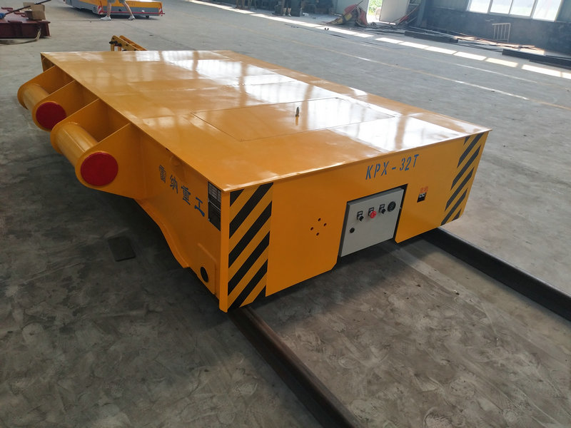 32 ٹن ٹرک ٹریکٹر سے منسلک